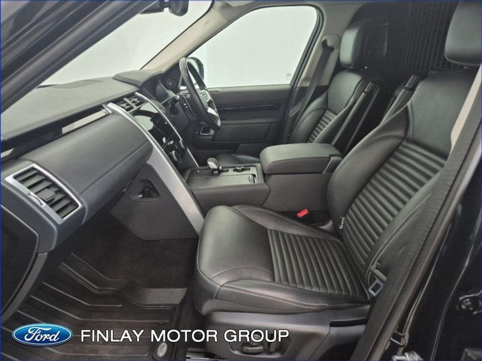 2024 Land Rover Discovery - image 4