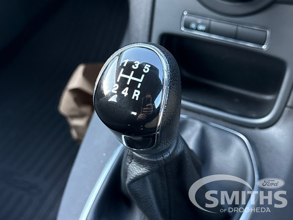 2015 Ford Fiesta - image 19