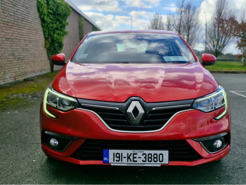 2019 Renault Megane - image 2