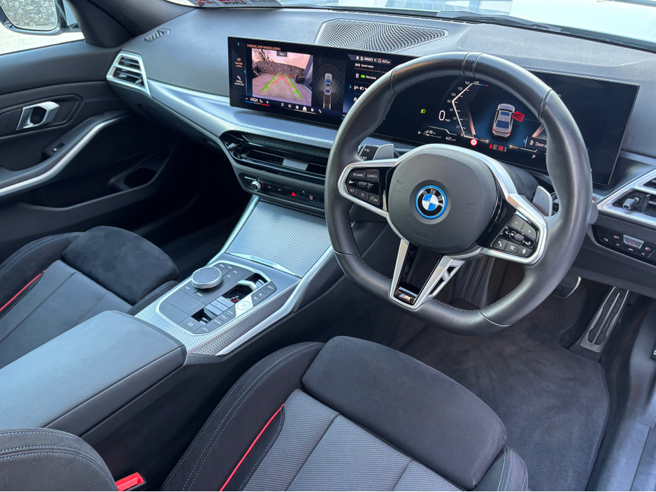 2025 BMW 3 Series - image 14