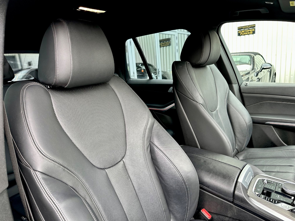 2022 BMW X5 - image 25