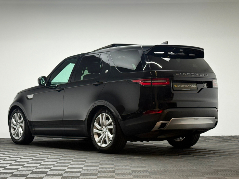 2020 Land Rover Discovery - image 5