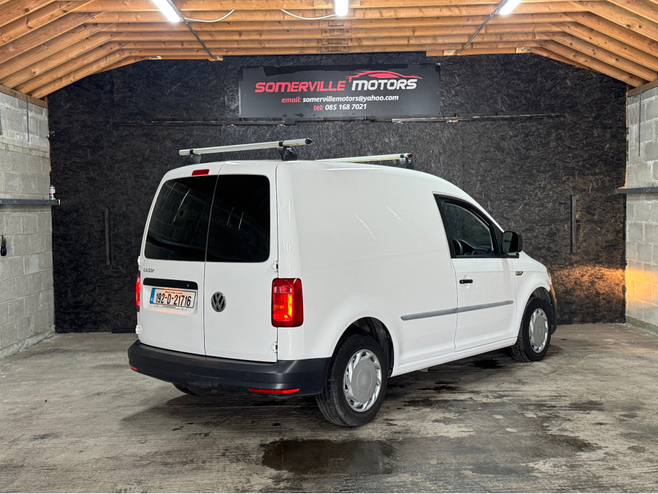2019 Volkswagen Caddy - image 4