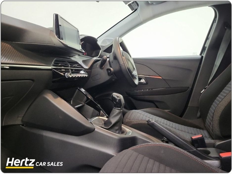 2023 Peugeot 208 - image 4