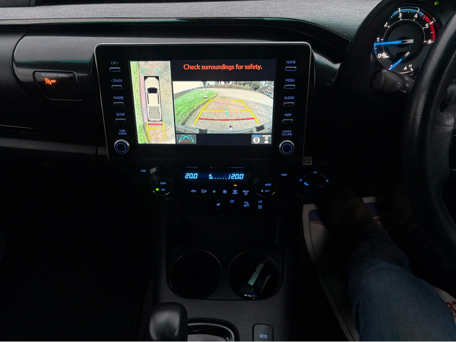 2023 Toyota Hilux - image 14