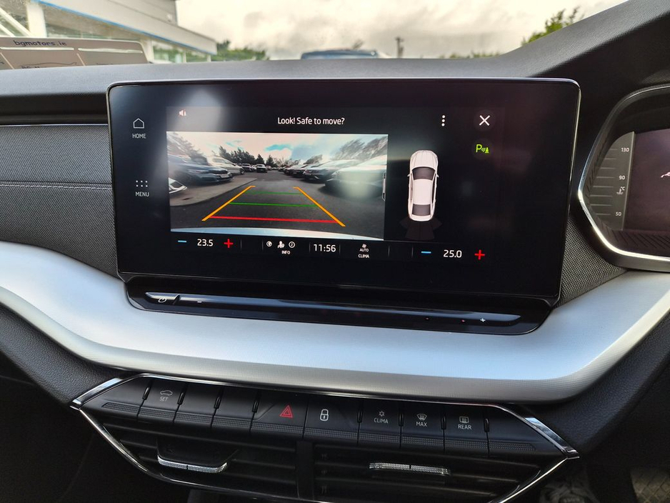 2021 Skoda Octavia - image 9