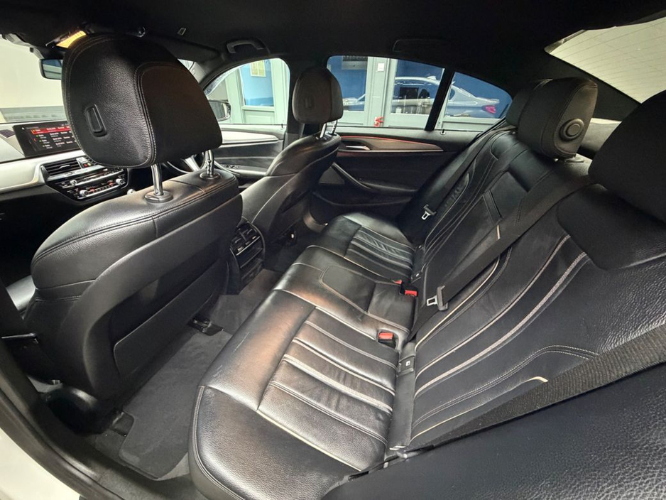 2019 BMW 5 Series - image 34