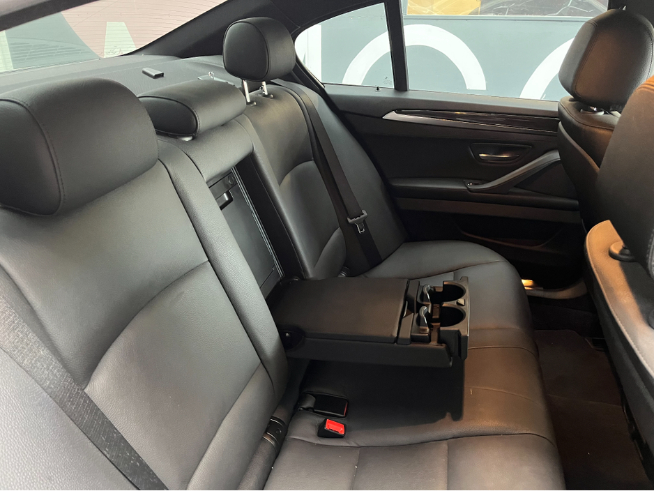 2017 BMW 5 Series - image 18