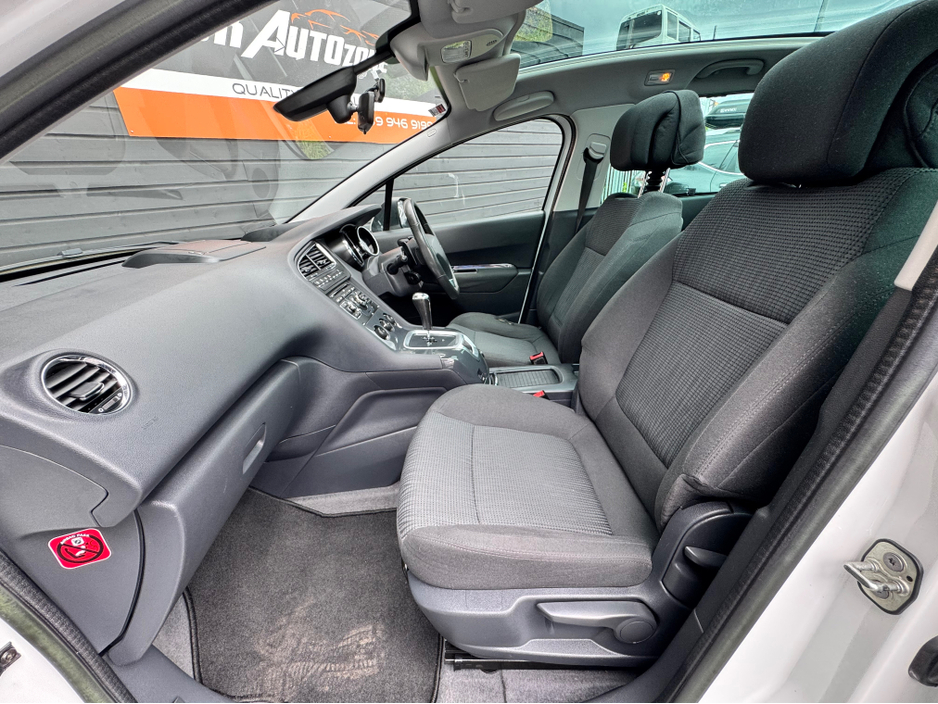 2013 Peugeot 5008 - image 10