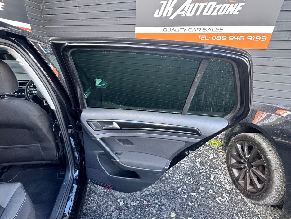 2016 Volkswagen Golf - image 17