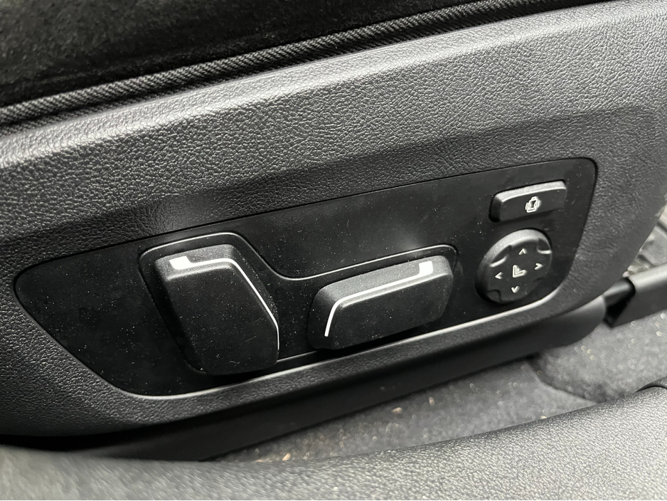 2025 BMW i4 - image 14