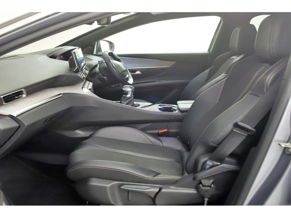 2022 Peugeot 3008 - image 14