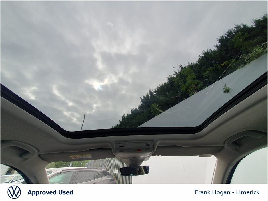 2022 Volkswagen Tiguan - image 11