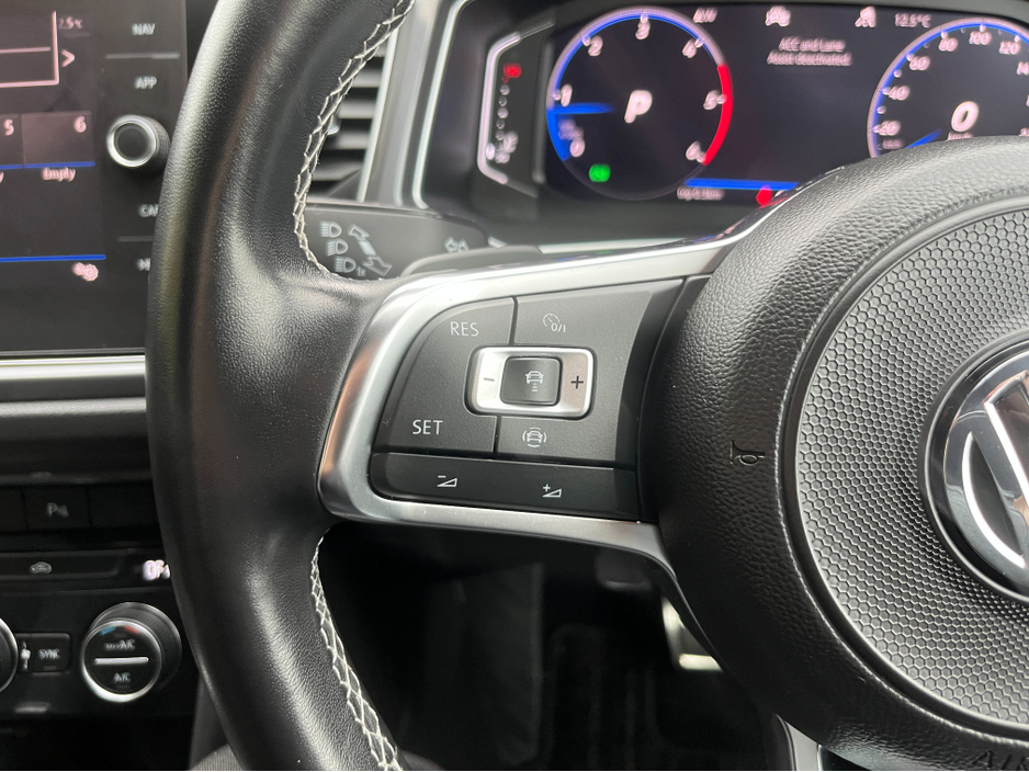 2020 Volkswagen T-Roc - image 23