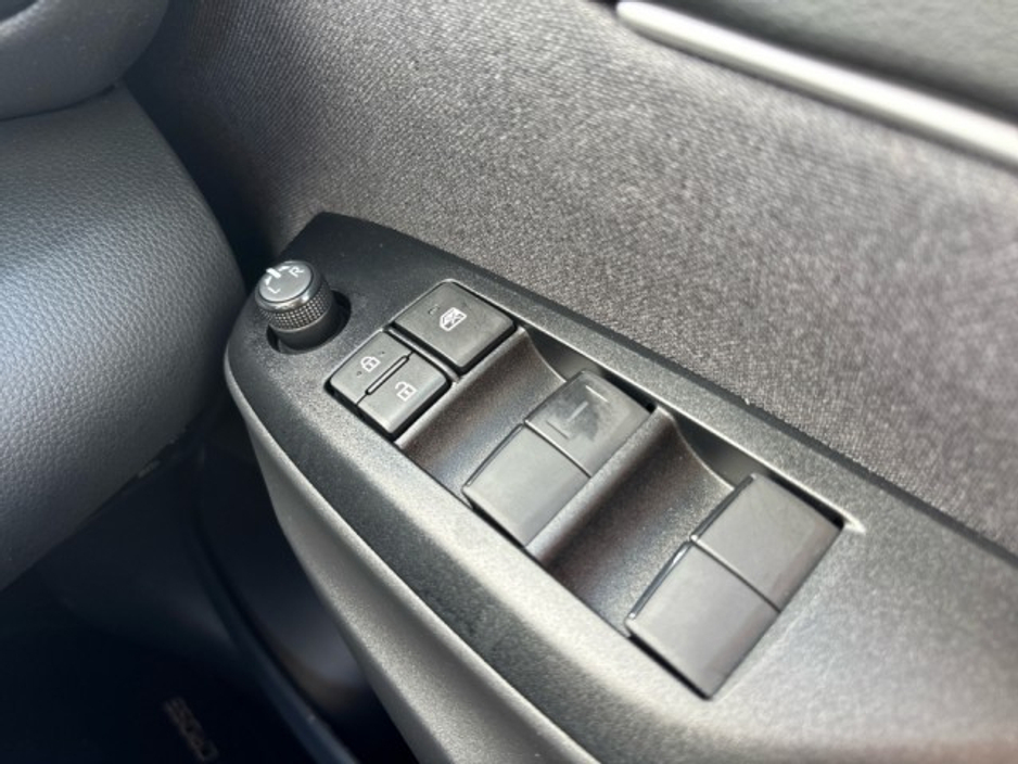 2021 Toyota Yaris Cross - image 14