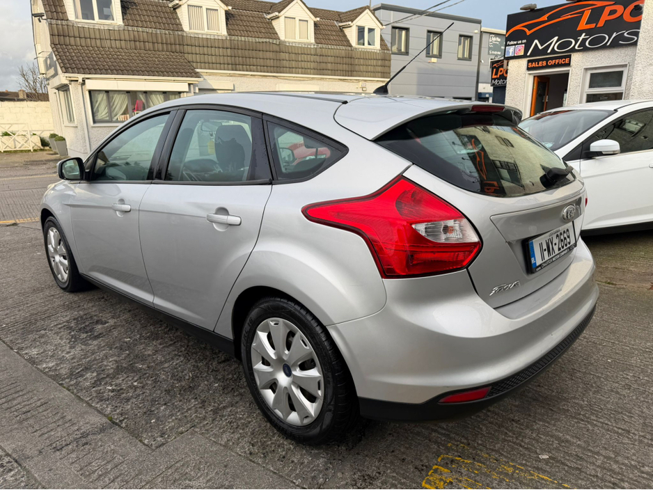 2011 Ford Focus - image 6