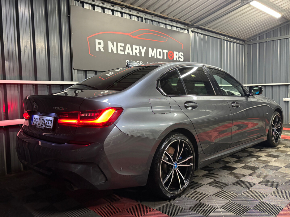 2021 BMW 3 Series - image 5