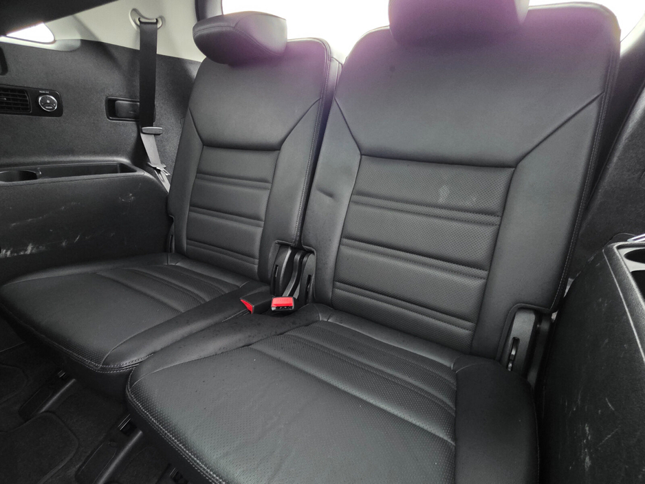 2016 Kia Sorento - image 9