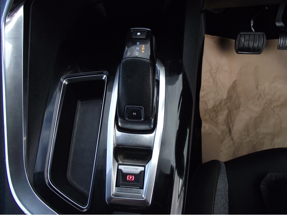 2017 Peugeot 3008 - image 13