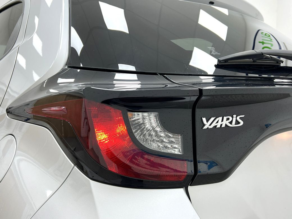 2021 Toyota Yaris - image 19