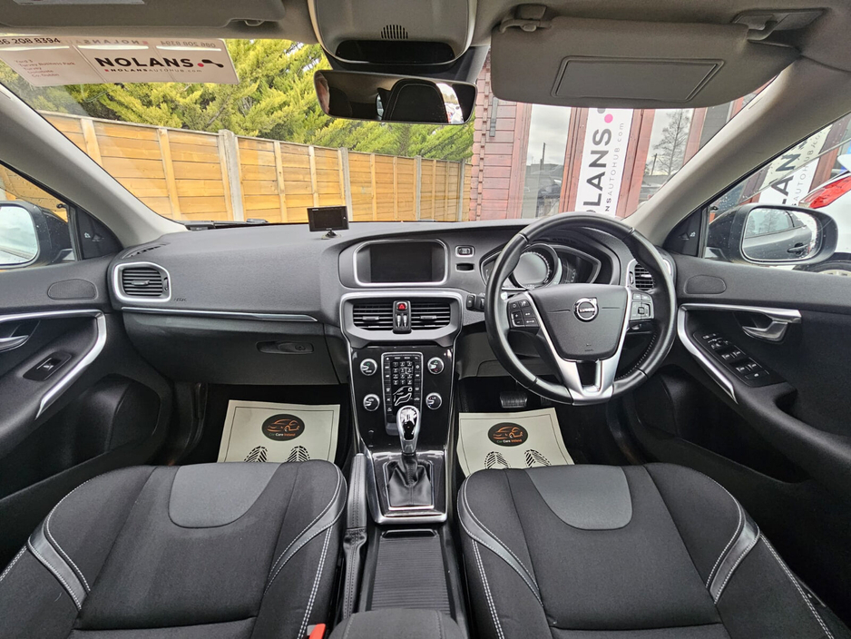 2016 Volvo V40 - image 25