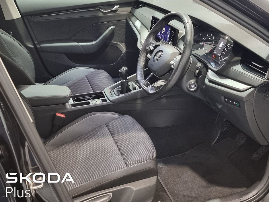 2023 Skoda Octavia - image 8