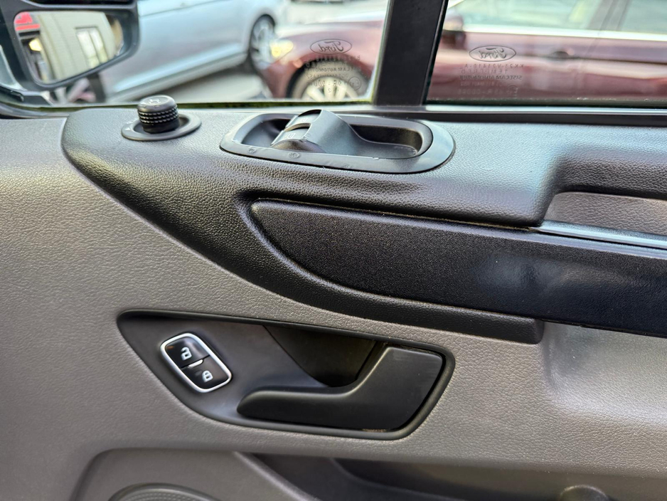 2022 Ford Transit Custom - image 21