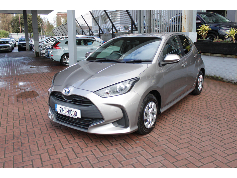 2021 Toyota Yaris - image 8