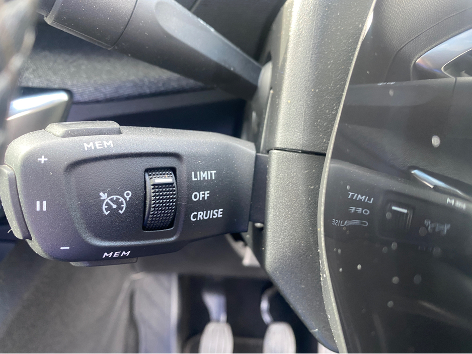 2022 Peugeot 5008 - image 19