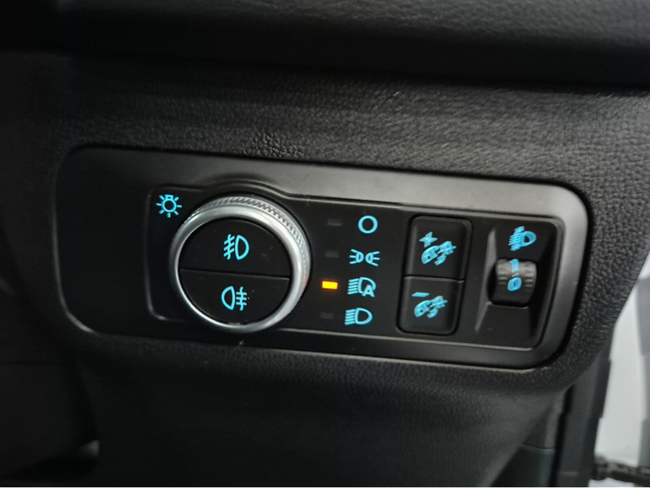 2021 Ford Kuga - image 18