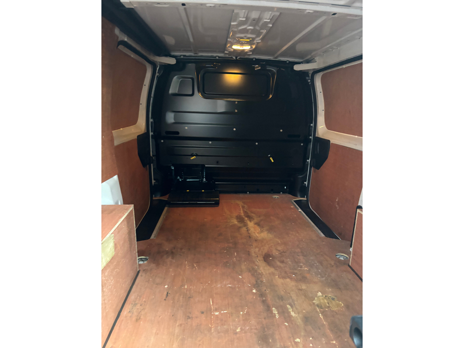 2023 Peugeot Expert - image 9