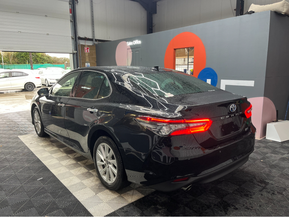 2021 Toyota Camry - image 4