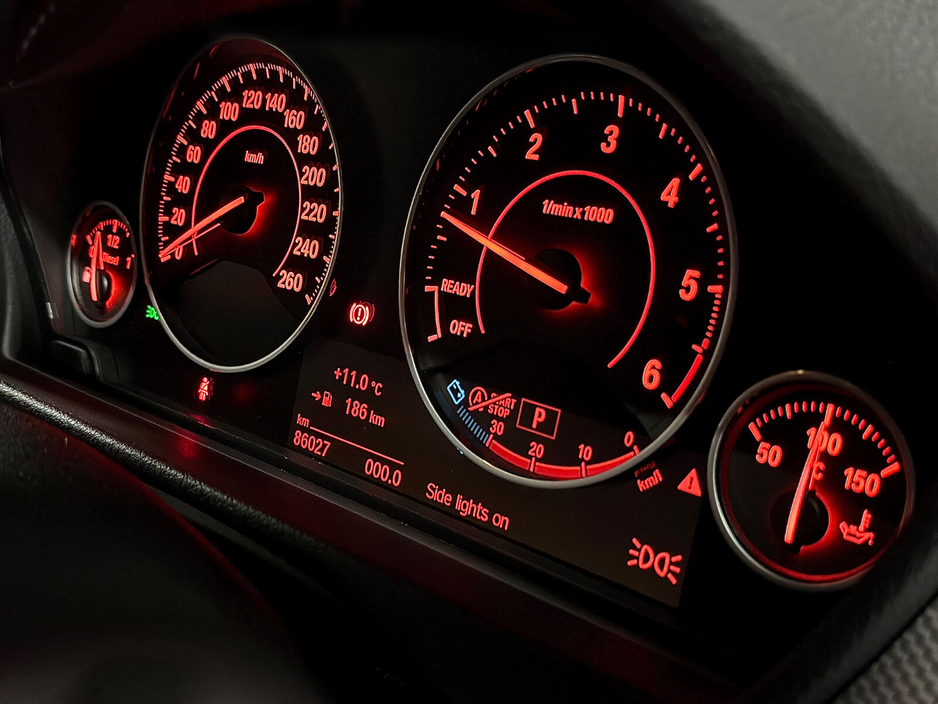 2017 BMW 3 Series - image 44