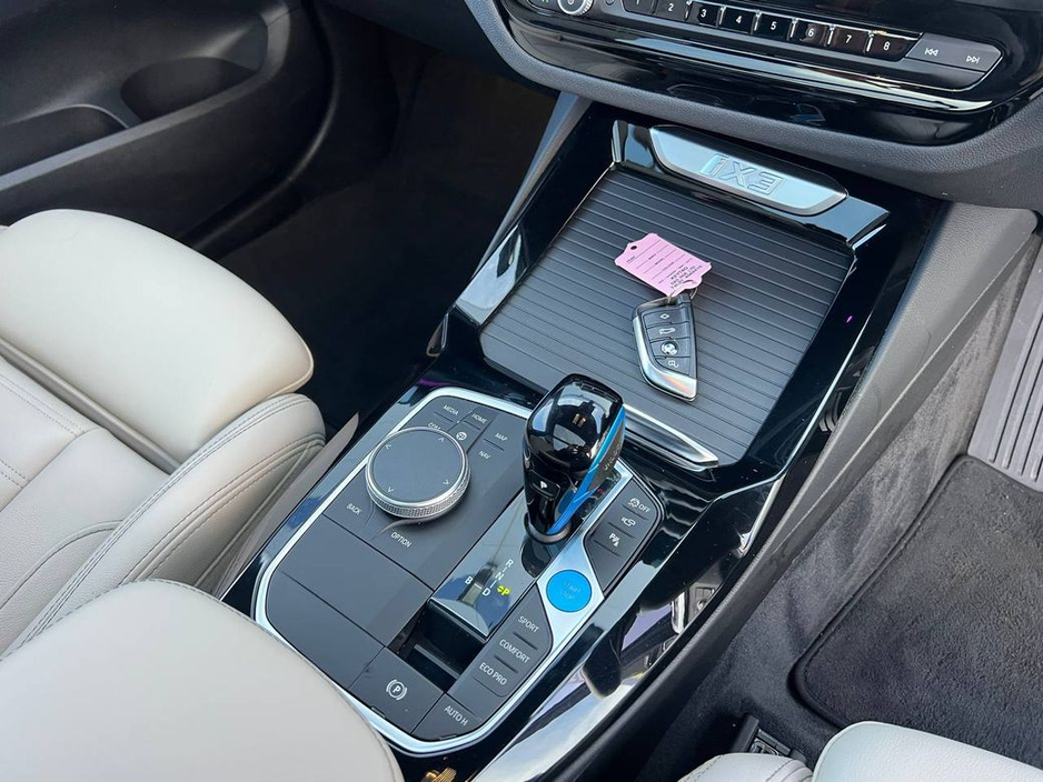 2023 BMW iX3 M-SPORT // OPENING PAN ROOF // 360 PARKING CAMERAS // DIGITAL CLUSTER €37,950