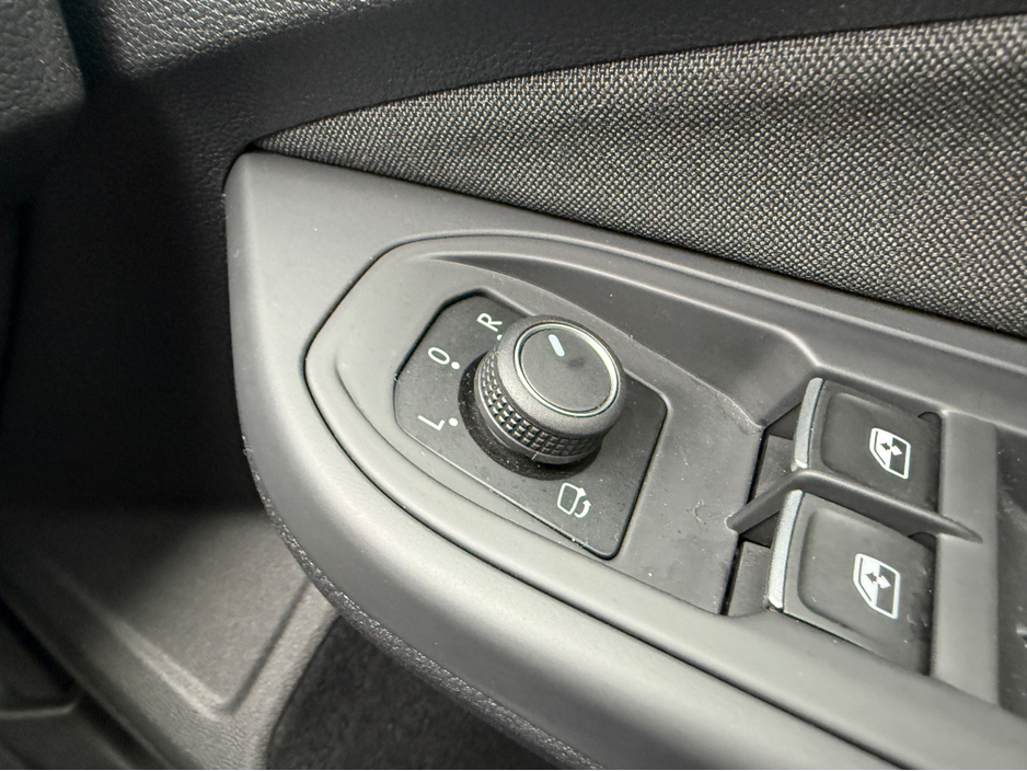 2022 Volkswagen Golf - image 19