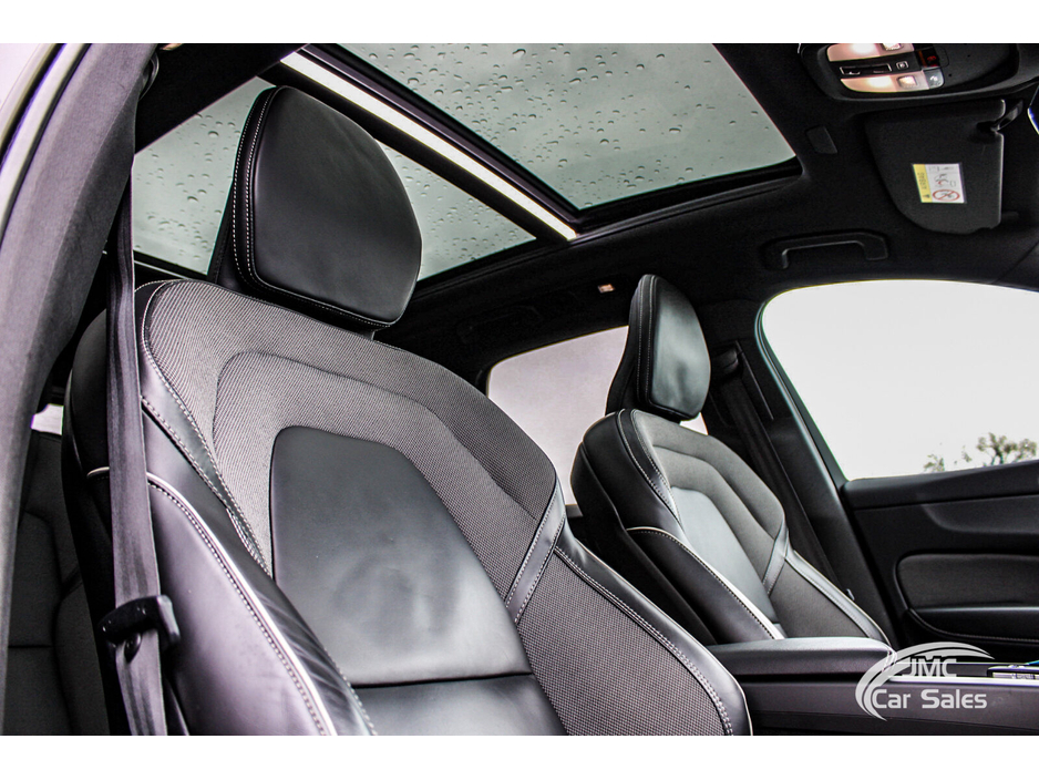 2022 Volvo XC60 - image 13