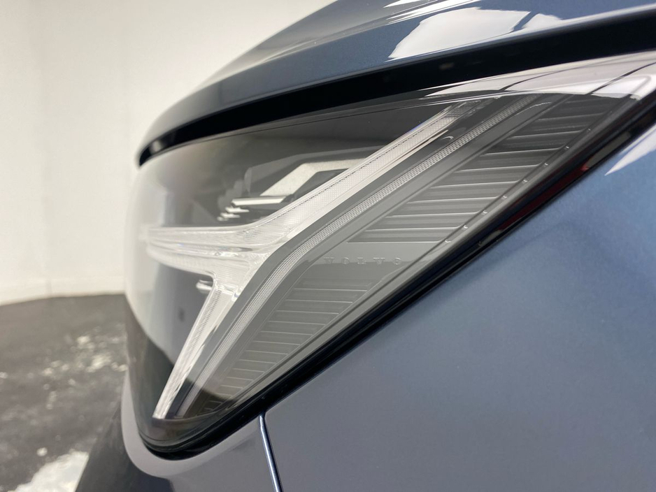 2026 Volvo EC40 - image 23