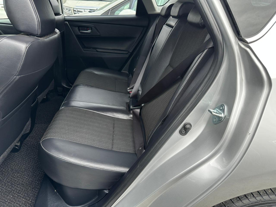 2016 Toyota Auris - image 15