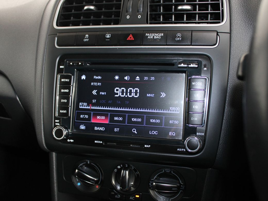 2012 Volkswagen Polo - image 16