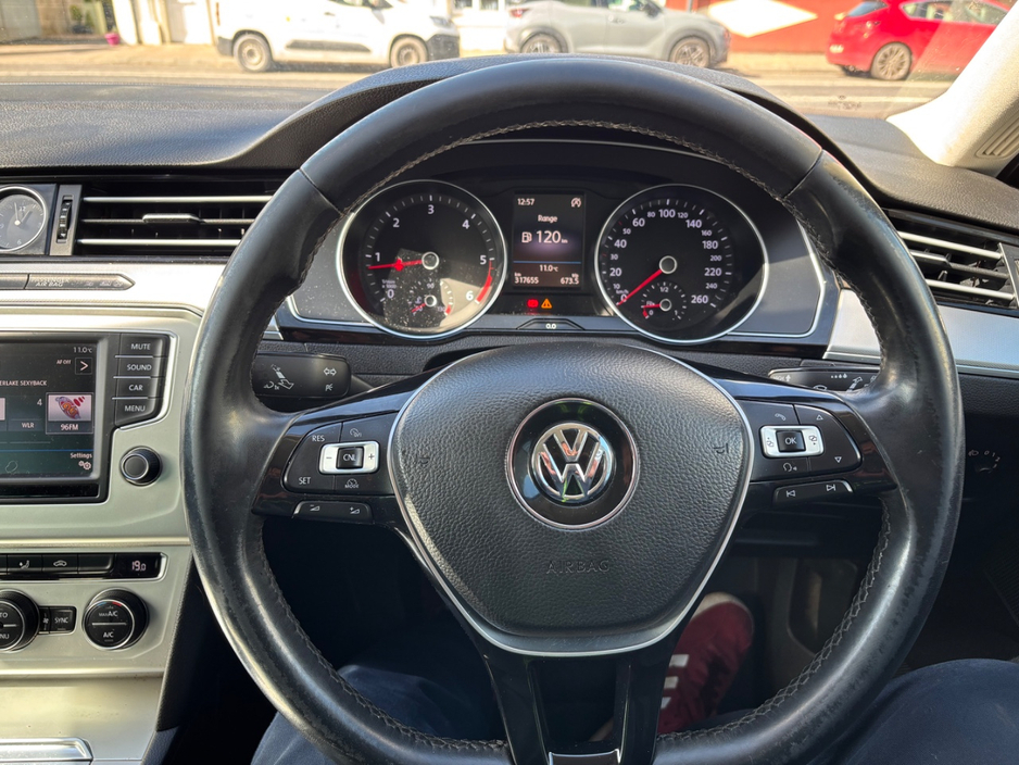 2016 Volkswagen Passat - image 10