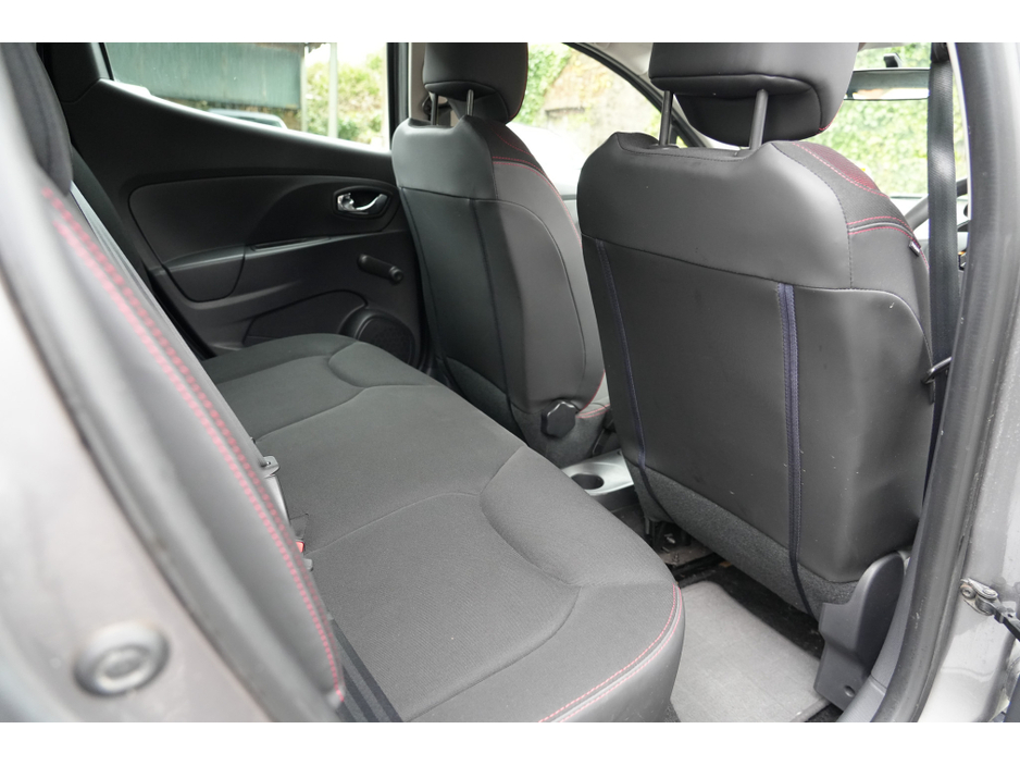 2015 Renault Clio - image 6