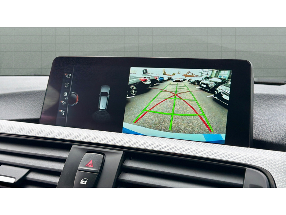 2017 BMW 3 Series - image 24