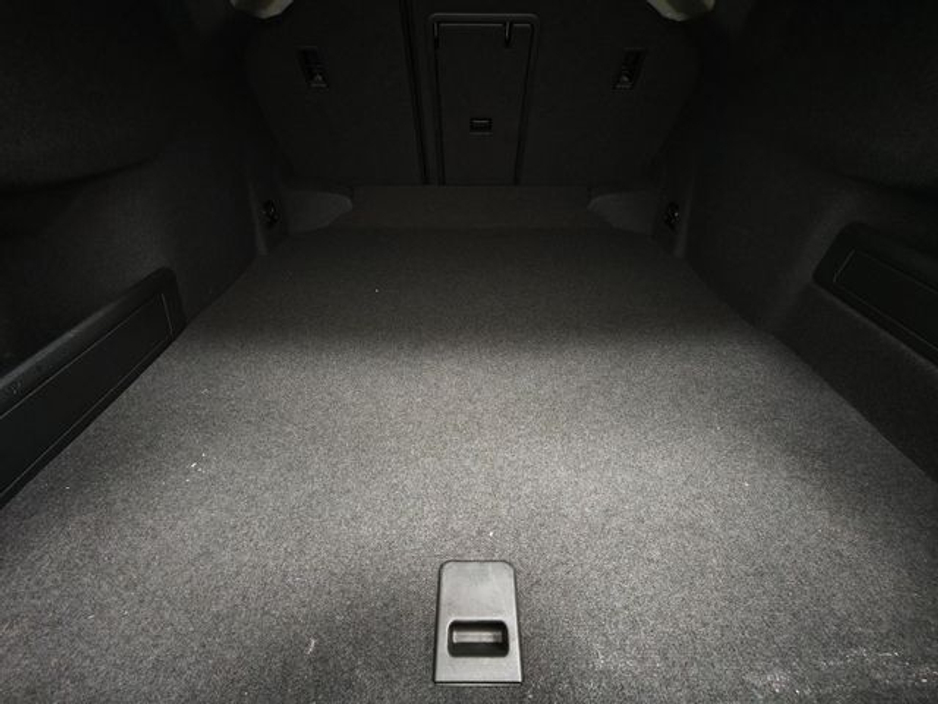 2018 Volkswagen Passat - image 10