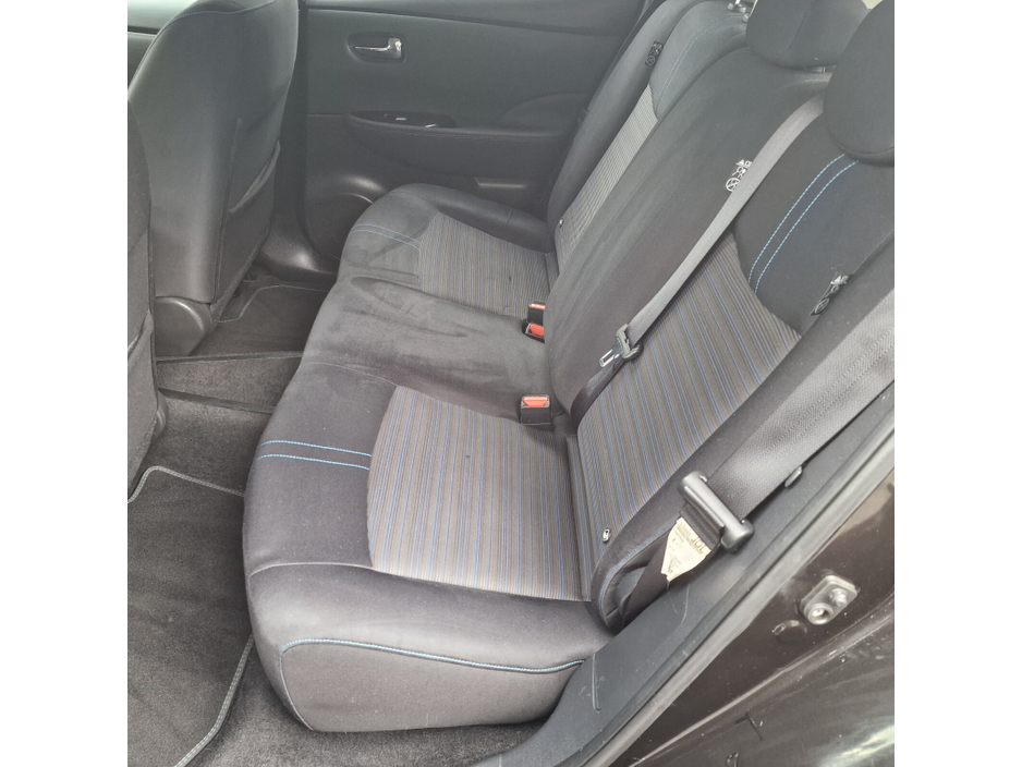 2018 Nissan Leaf - image 9