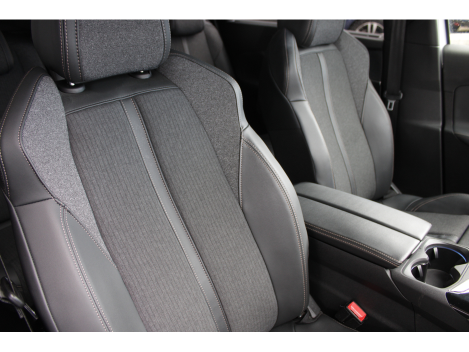 2020 Peugeot 5008 - image 11