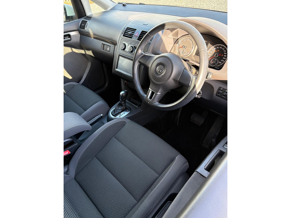 2014 Volkswagen Touran - image 9