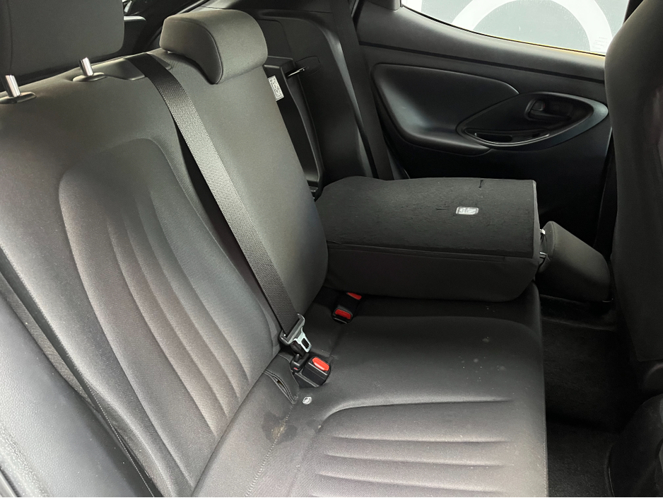 2021 Toyota Yaris - image 10