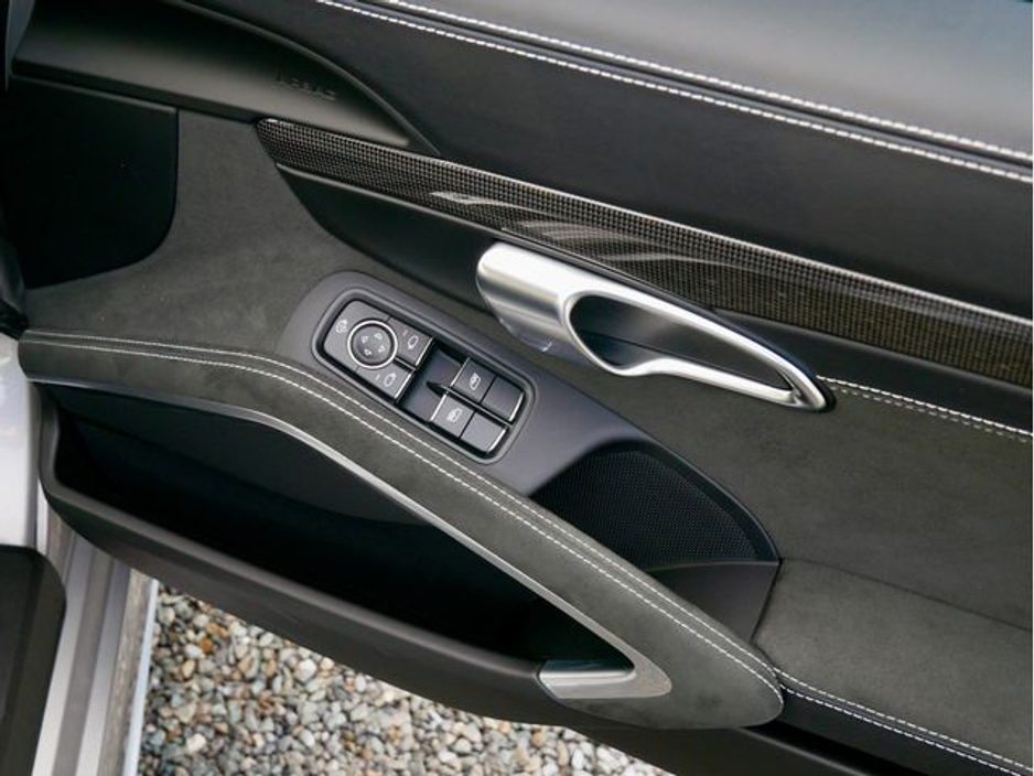 2023 Porsche Cayman - image 23