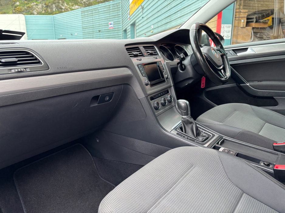 2014 Volkswagen Golf - image 10