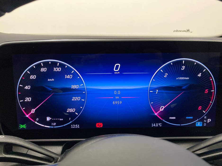 2025 Mercedes-Benz GLC Class - image 8